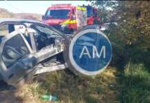 Accident cumplit în Mehedinți. O mașină s-a înfipt într-un parapet care a străpuns mașina