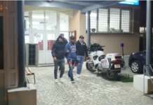 VIDEO: Bărbat din Albeni a furat lanțul de aur de la gâtul unei tinere în timpul unei călătorii cu troleul