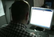 A cerut 10.000 lei pentru a nu face face publice poze indecente ale fiicei