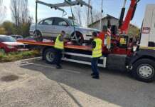 Atenție șoferi. Transloc a început să ridice mașinile parcate ilegal