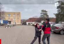 Scandal la intrarea în curtea CE Oltenia. Jurnaliștii au fost împinși de o femeie paznic