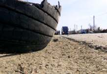 Cum arată rota unui camion, care a explodat ieri