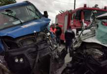 Accident cumplit in Crușeț. 2 autoutilitare s-au făcut praf