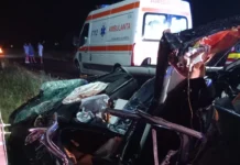 Tineri morți după un accident înfiorător. S-au izbit violent de un stâlp accident dolj