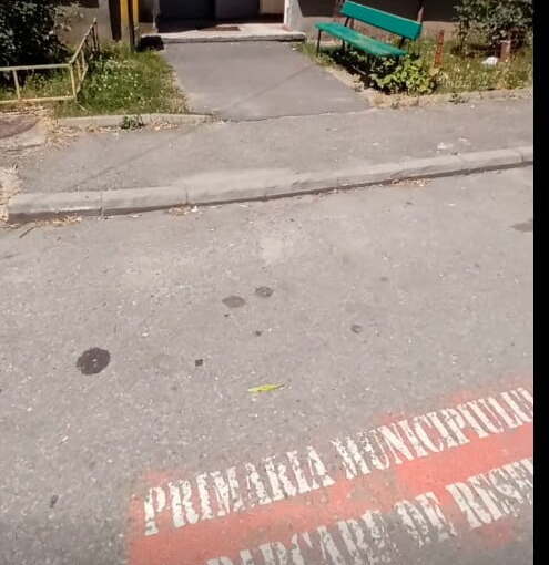 loc parcare Loc parcare în scara blocului