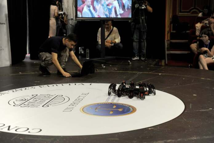 robotica robotică