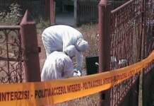 Un tânăr și-a omorât ambii părinți, apoi a anunțat poliția