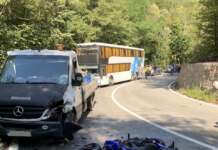 Accident moto pe Defileul Jiului. Trafic restricționat