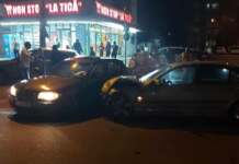 Accident în zona 23 August. Două mașini s-au ciocnit violent