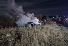 Tânăr fără permis, mort pe loc după ce a intrat pe contrasens, a lovit o maşină, apoi a luat foc