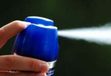 Cei trei copii intoxicaţi cu insecticid pentru purici, după ce mama lor a dat cu spray de purici în cameră SPRAY
