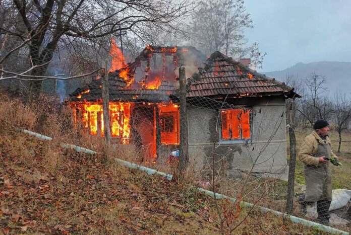 casa arsa, foc