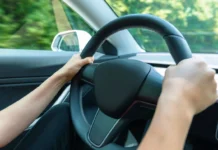 Un copil de 10 ani a condus prin oraș cu familia în mașină