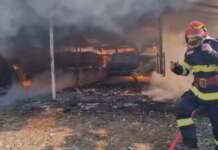 Incendiu devastator în Tismana. Au ars tone de cereale și cărbune