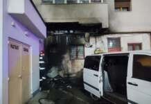 Tg-Jiu: Un autovehicul parcat a luat foc din cauza unor deșeuri care s-au aprins de la o țigară