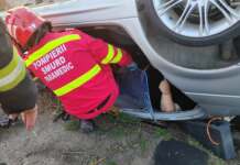 Misiune dificilă pentru ISU Gorj. Doi bărbați rămași încarcerați într-un accident în Albeni