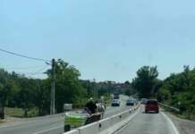 Inconștiență! Cu căruța pe contrasens în zona Pișteștii din Deal