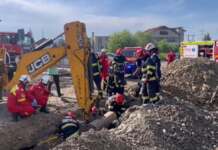 Bărbat decedat după ce a fost prins sub un mal de pământ