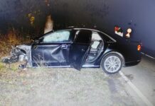 Gorj: Un tânăr de 20 de ani și-a pierdut viața după ce a intrat cu mașina într-un copac