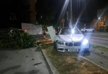 Un tânăr de 24 de ani și-a distrus autoturismul în parcarea din zona Narciselor din Târgu Jiu