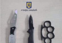 Tânăr de 19 ani prins cu arme albe într-un club de noapte din Țicleni