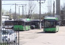 Revoltă la Transloc Târgu Jiu: Șoferii, puși să facă curățenie în autobuze, în lipsa personalului de întreținere