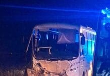 Accident tragic pe DN66: Doi tineri și-au pierdut viața, 20 de persoane rănite Autobuz accident
