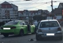 Accident rutier în sensul giratoriu din Piața Centrală, Târgu Jiu. Un bolid a suferit avarii serioase