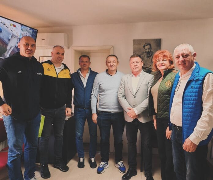 Întâlnire de lucru pentru dezvoltarea baschetului juvenil la Peștișani