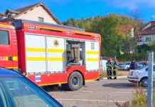 Fetiță de 4 luni blocată în mașină, tatăl refuză intervenția pompierilor