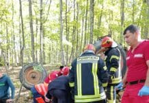 Incident în Stejari: Persoană prinsă sub tractor, salvată de echipele de intervenție