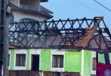Incendiu devastator în satul Dealul Manilor: acoperișul unei case distrus, dar fără victime