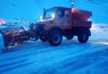 Video: A nins intens la Rânca în noaptea de Ajun. Utilajele de deszăpezire lucrează intens pe DN 67C