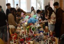 Elevii de la Colegiul Național “Ecaterina Teodoroiu” aduc bucurie de sărbători prin acțiunea caritabilă „Un dar de Crăciun – Gesturi mici pentru inimi mari”