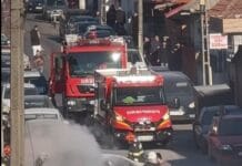 O mașină a luat foc în Tg-Jiu. Mașina ardea, dar șoferița nu știa!