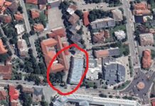 Târgu Jiu: Locuințe sociale fără infrastructură și un dezvoltator care dărâmă gardul școlii pentru locuri de parcare