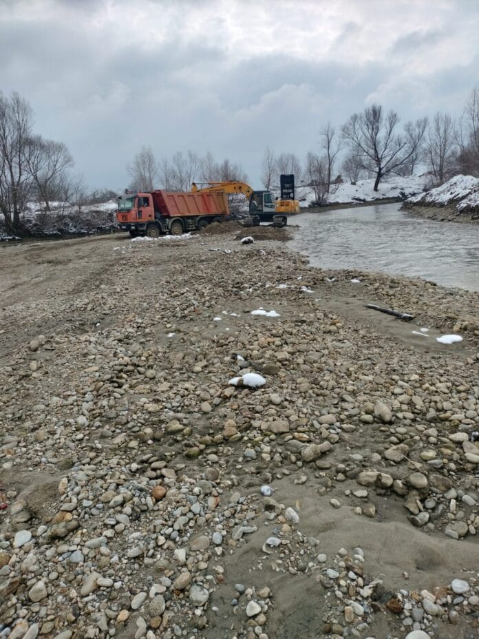 apele romane Amendă record pentru extracție ilegală de agregate minerale în Gorj: 75.000 lei