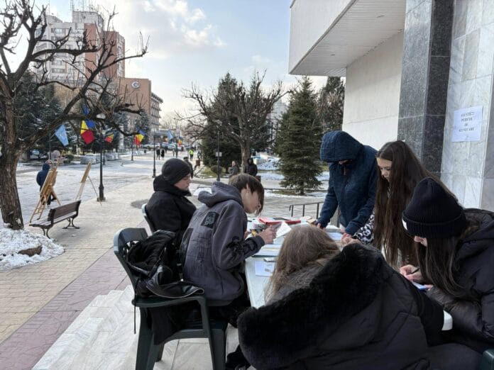 copii ziua brancusi, pistura Controverse la Târgu Jiu: copii ținuți în frig la atelierul de Ziua Brâncuși