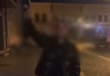 Doi tineri, amendați după ce s-au filmat cu pistoale amendați, pistol, tineri