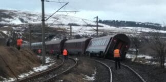 Un tren al CFR Călători a deraiat, traficul feroviar blocat!