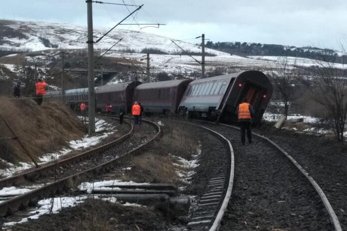 tren-deraiat-hunedoara-05 Un tren al CFR Călători a deraiat, traficul feroviar blocat!