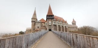 Castelul Corvinilor