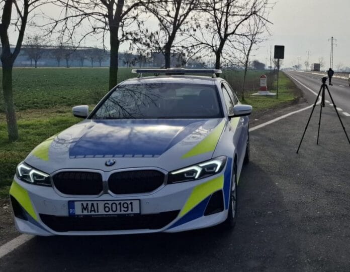 politia Accident spectaculos la Țicleni: Tânăr fără permis și băut, răsturnat cu mașina pe DJ 674 A