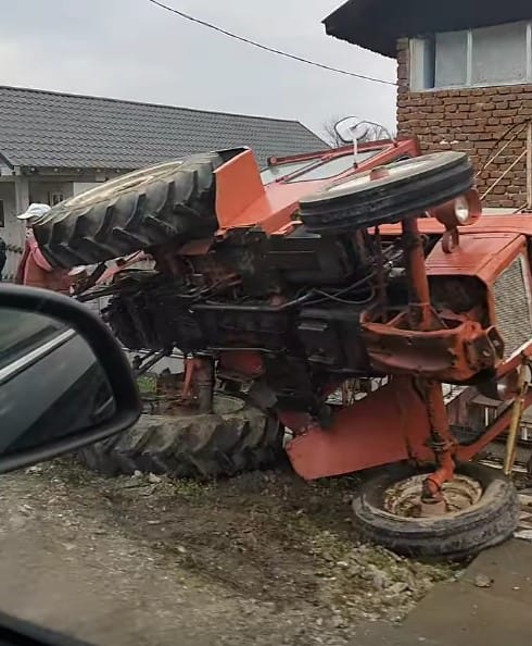 tractor rasturnat