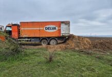 Deșeuri provenite de la fermele LA PROVINCIA, deversate ilegal în zona Câmpu Mare. Poliția a intervenit, Garda de Mediu – acuzată de complicitate Deșeuri provenite de la fermele LA PROVINCIA, deversate ilegal în zona Câmpu Mare