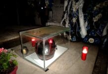 Omagiu emoționant în Copăcioasa: Casca și motocicleta lui Paul, tânărul motociclist decedat la Târgu Jiu, depuse la mormânt