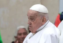 Papa Francisc a murit