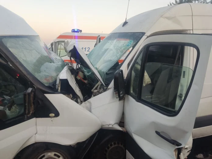 accident microbuze Șofer din Gorj, mort într-un accident cumplit pe DN 56 – microbuzul cu pâine s-a ciocnit frontal cu o autoutilitară cu lubeniță