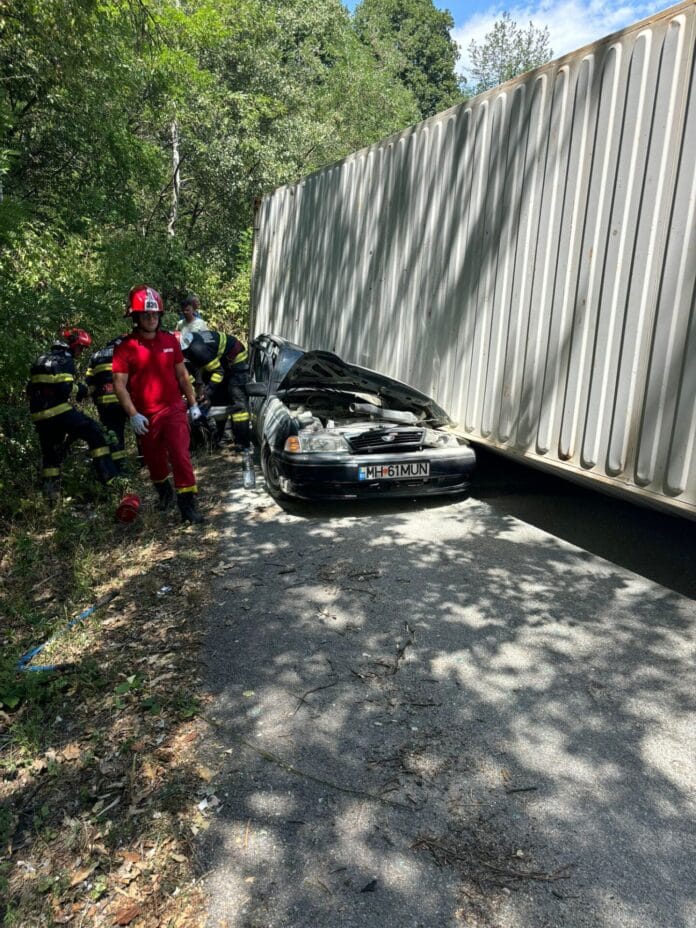 masina strivita de tir Tragedie în Florești: Mașină strivită de un TIR – șoferul a murit pe loc!