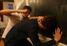 Bătaie între doi elevi de 15 ani, chiar în sala de clasă din Târgu Jiu! Bătaie între doi elevi de 15 ani, chiar în sala de clasă din Târgu Jiu!